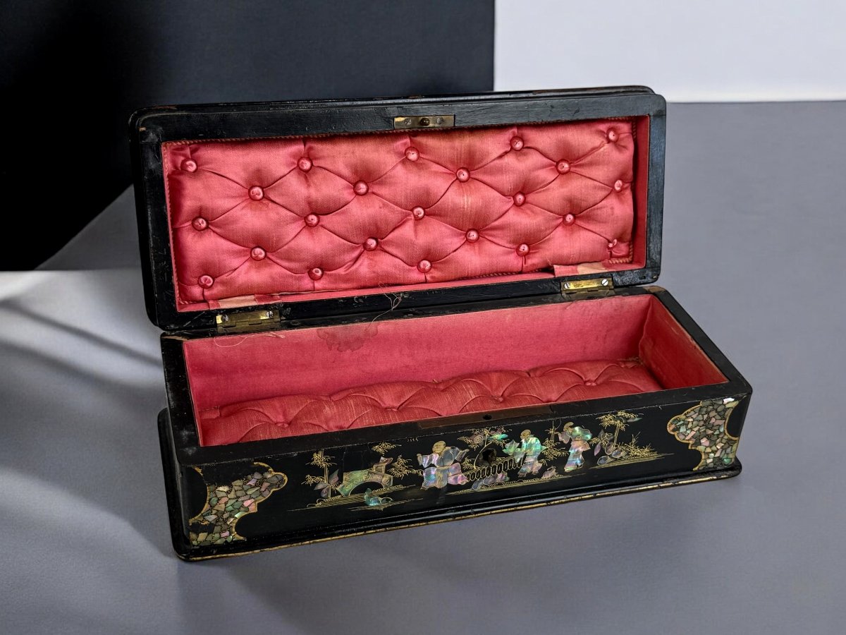 Napoleon III Period Box In Burgauté Lacquer, Padded On The Inside-photo-3