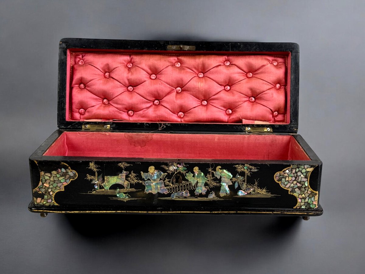 Napoleon III Period Box In Burgauté Lacquer, Padded On The Inside-photo-4