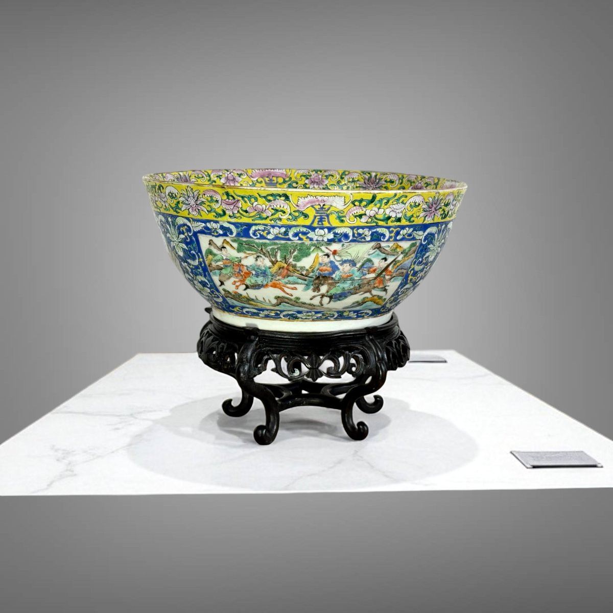 GRAND BOL EN ÉMAUX POLYCHROME CHINE /CANTON XIXe A DÉCOR DE SCÈNES DE BATAILLE-photo-2