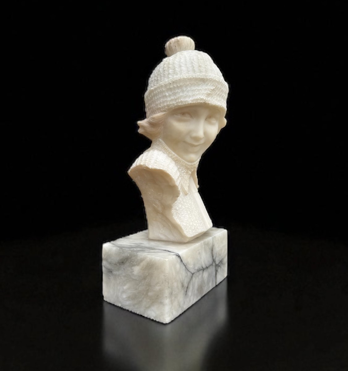 SCULPTURE EN ALBÂTRE SIGNÉE DE " E. GUERRIERI " FEMME AU BONNET DES ANNÉES 30-photo-3