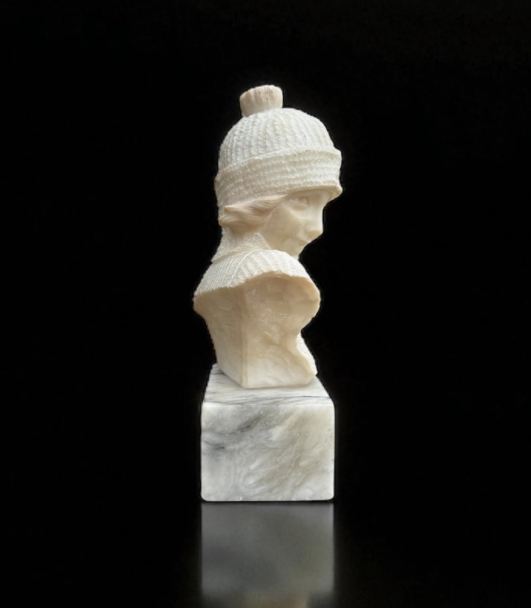 SCULPTURE EN ALBÂTRE SIGNÉE DE " E. GUERRIERI " FEMME AU BONNET DES ANNÉES 30-photo-1