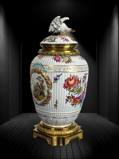 Covered Vase In Glazed Porcelain With Romantic Scene Decoration / Bronze Mount-photo-2