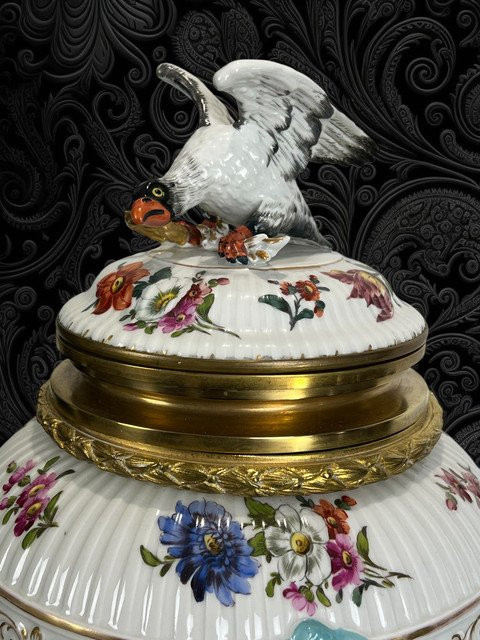 Covered Vase In Glazed Porcelain With Romantic Scene Decoration / Bronze Mount-photo-4