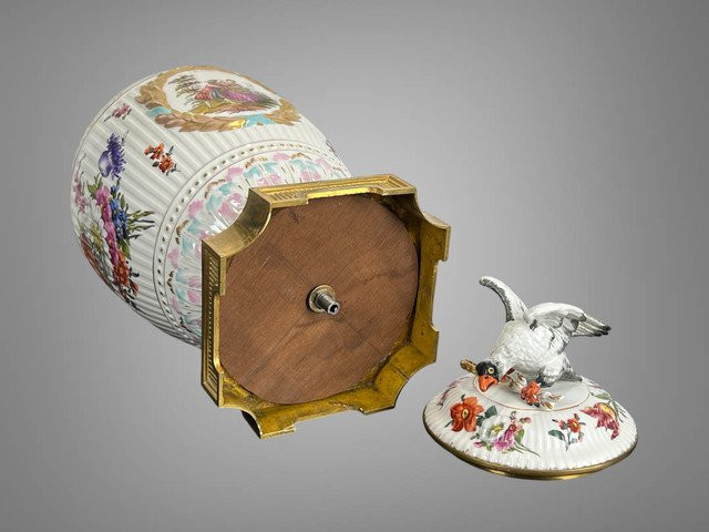 Covered Vase In Glazed Porcelain With Romantic Scene Decoration / Bronze Mount-photo-6