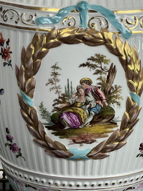 Covered Vase In Glazed Porcelain With Romantic Scene Decoration / Bronze Mount-photo-8