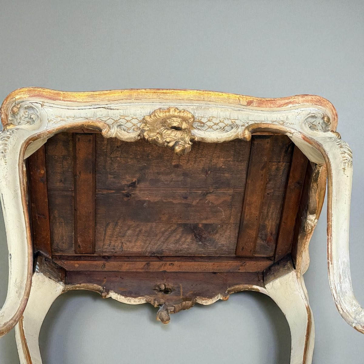TABLE DE MILIEU ITALIENNE DU XIXe DE STYLE LOUIS XV EN BOIS PEINT ET DORÉ-photo-6