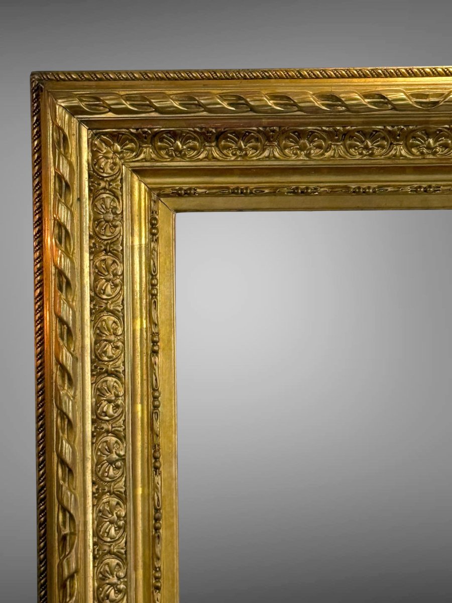 CADRE DU XIXe EN BOIS ET STUC DORÉ POUR PEINTURE 57 CM X 47,5 CM-photo-1