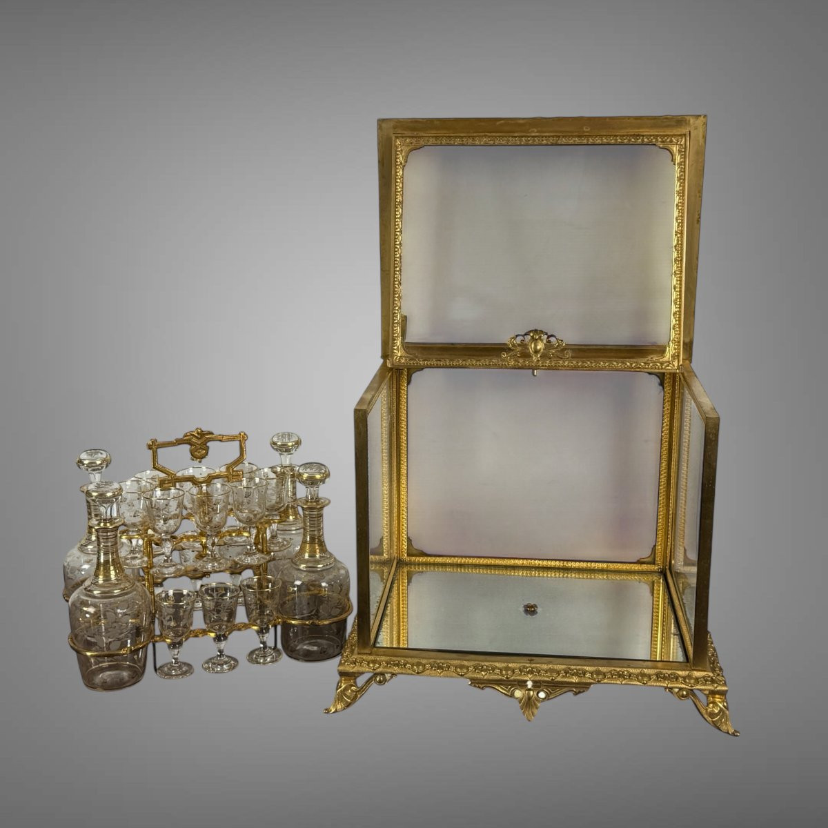 Napoleon III Period Gilt Bronze Liquor Cellar With 4 Carafes And 14 Glasses-photo-7