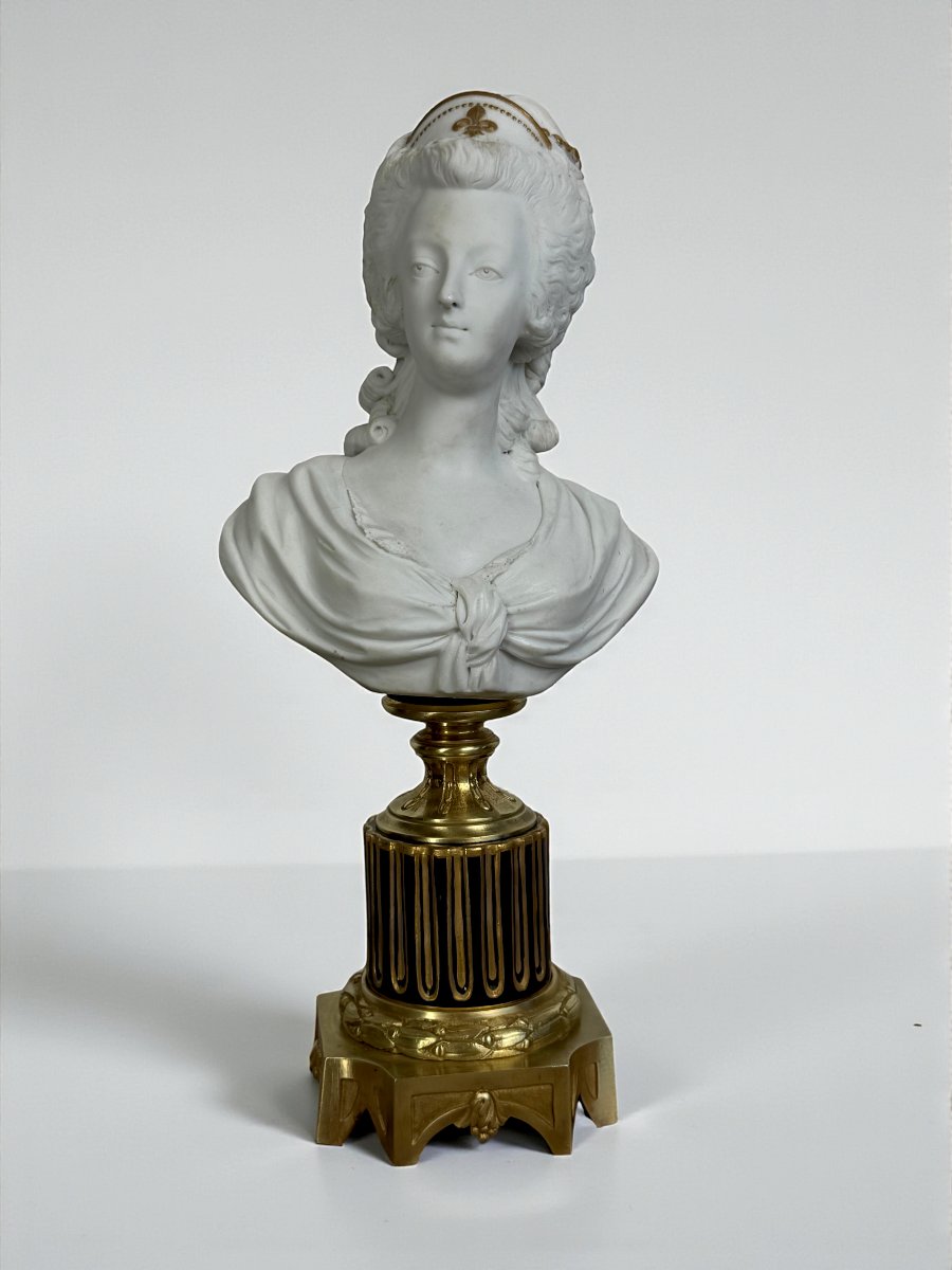 BUSTE EN BISCUIT DE SÈVRES SIGNÉ "RICHEBOURG " SUR SOCLE EN PORCELAINE ET BRONZE-photo-2