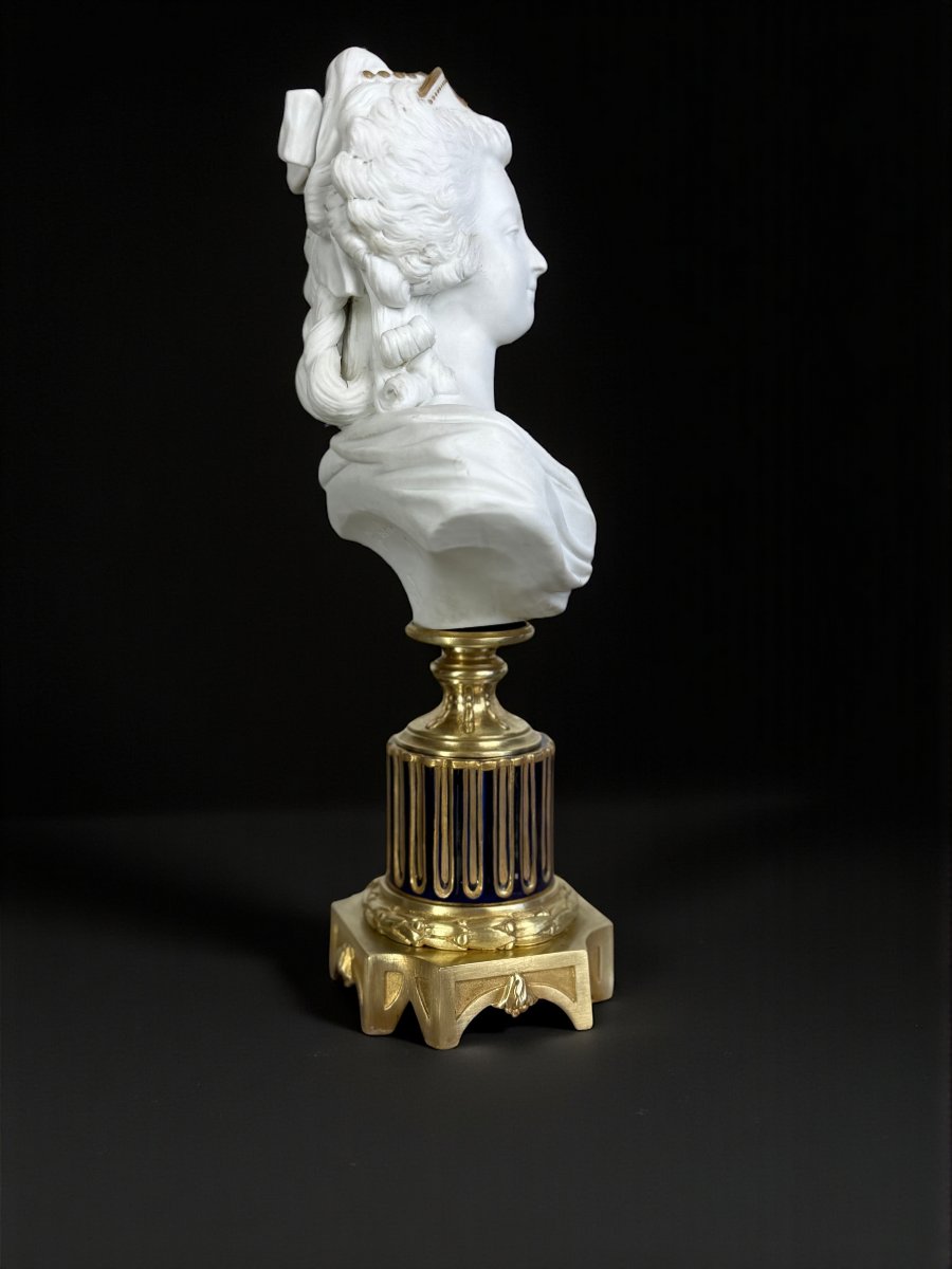 BUSTE EN BISCUIT DE SÈVRES SIGNÉ "RICHEBOURG " SUR SOCLE EN PORCELAINE ET BRONZE-photo-4