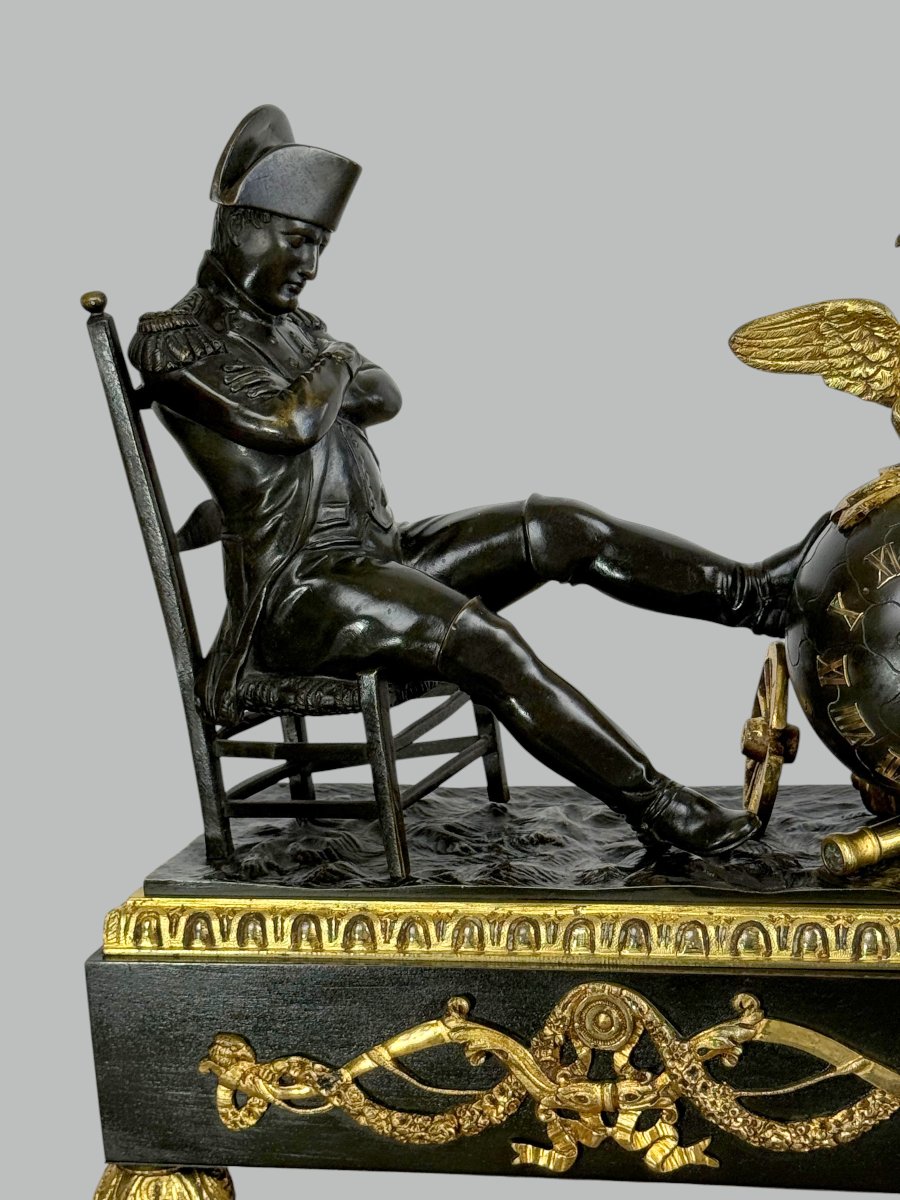 PENDULE EN BRONZE DU XIXe REPRÉSENTANT NAPOLÉON " LA VEILLE DE WAGRAM "-photo-2