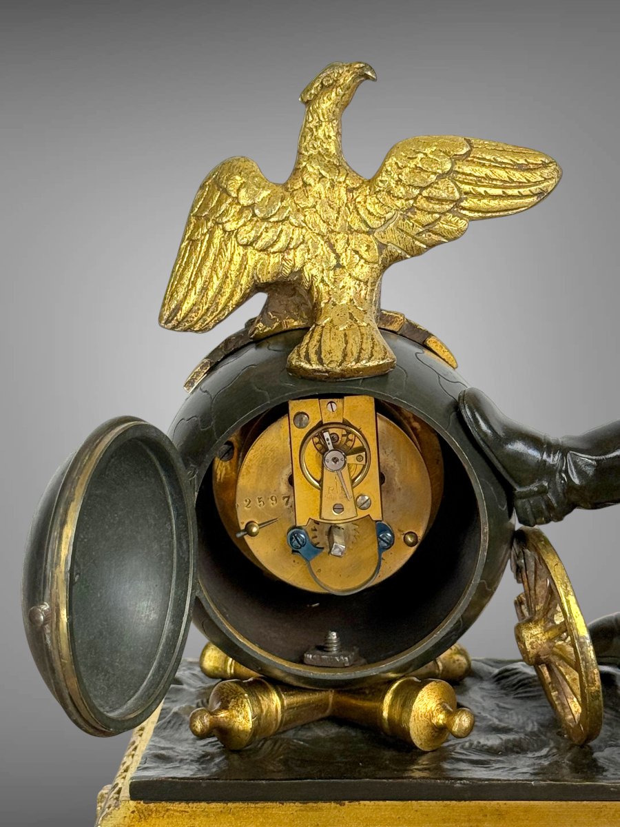 PENDULE EN BRONZE DU XIXe REPRÉSENTANT NAPOLÉON " LA VEILLE DE WAGRAM "-photo-1