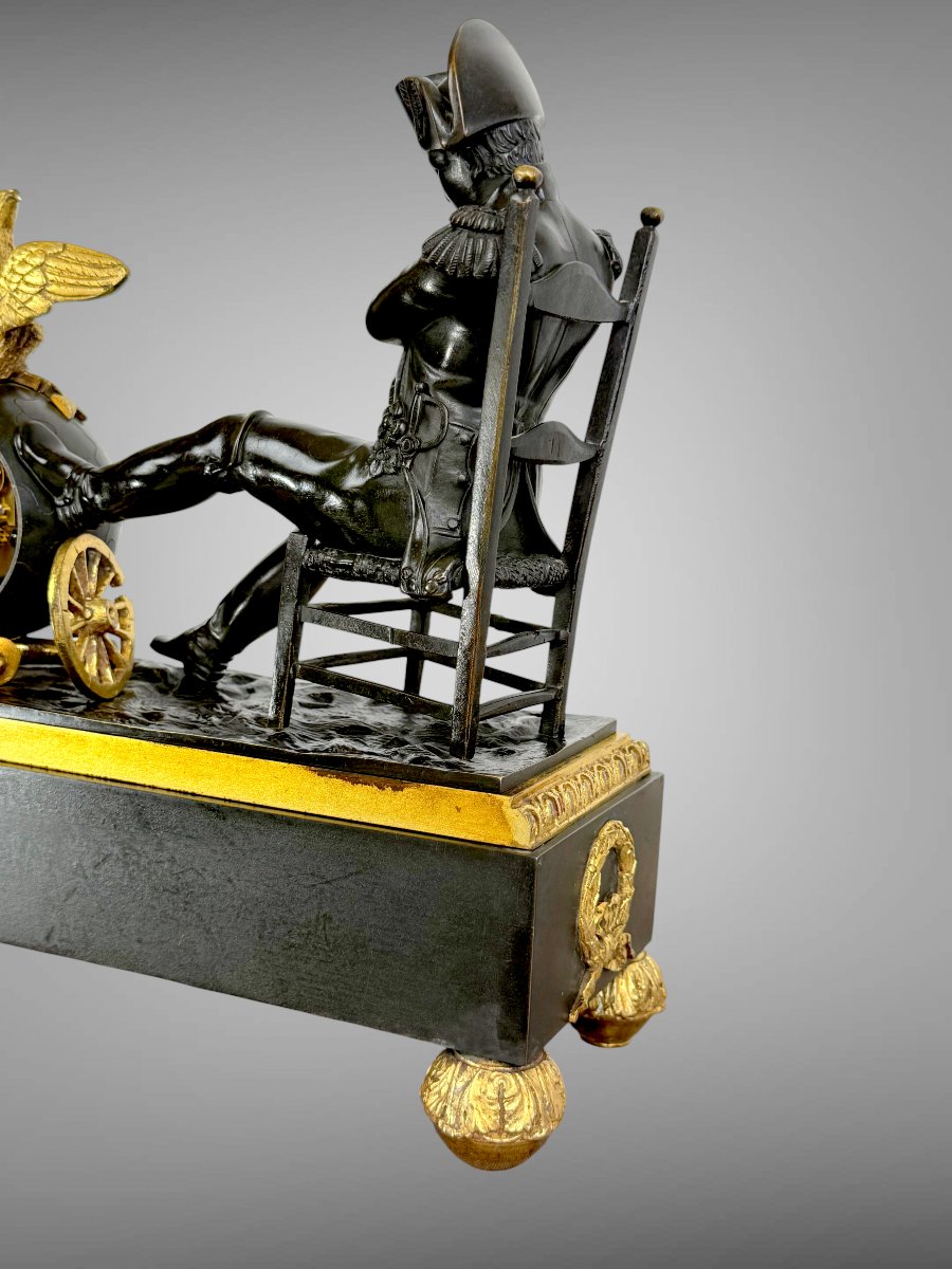 PENDULE EN BRONZE DU XIXe REPRÉSENTANT NAPOLÉON " LA VEILLE DE WAGRAM "-photo-2