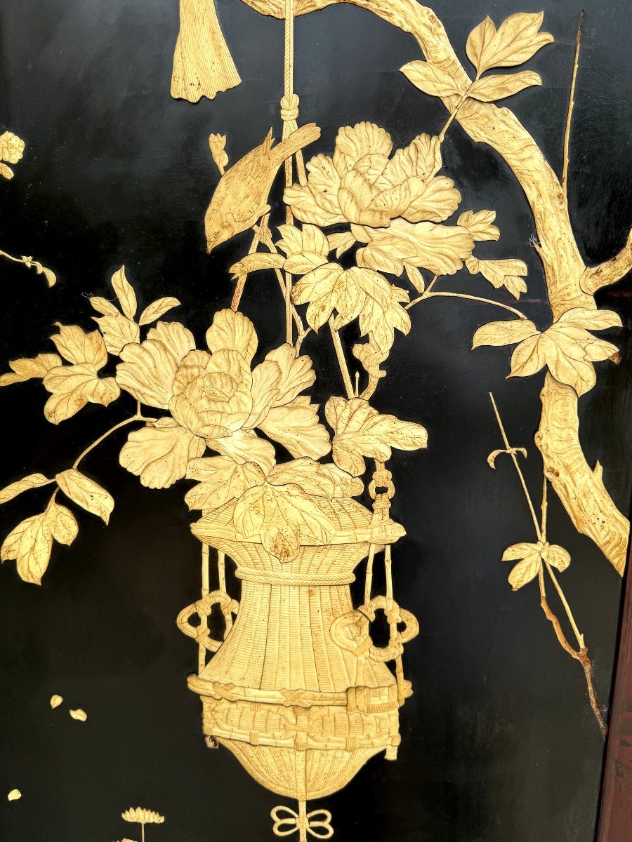 PARAVENT XIXe EN BOIS SCULPTÉ ET LAQUÉ EPOQUE MEÏJI A DECOR DE PANIER DE FLEURS EN IVOIRE -photo-3