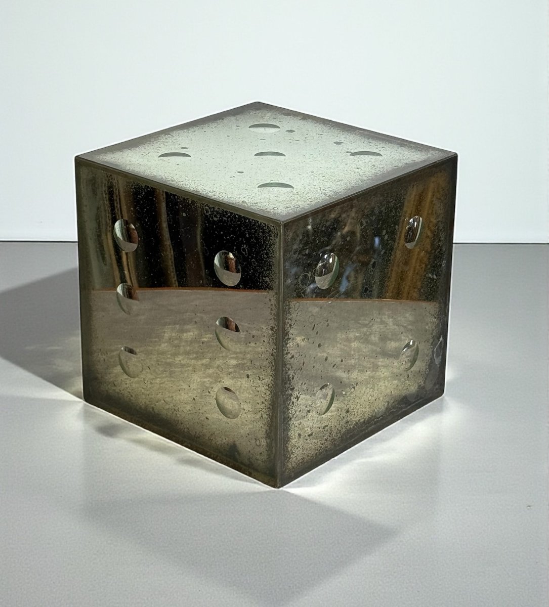 GROS DÉ EN VERRE VIEILLI DES ANNÉES 70 AVEC NUMEROS EN FORME DE BULLE-photo-2