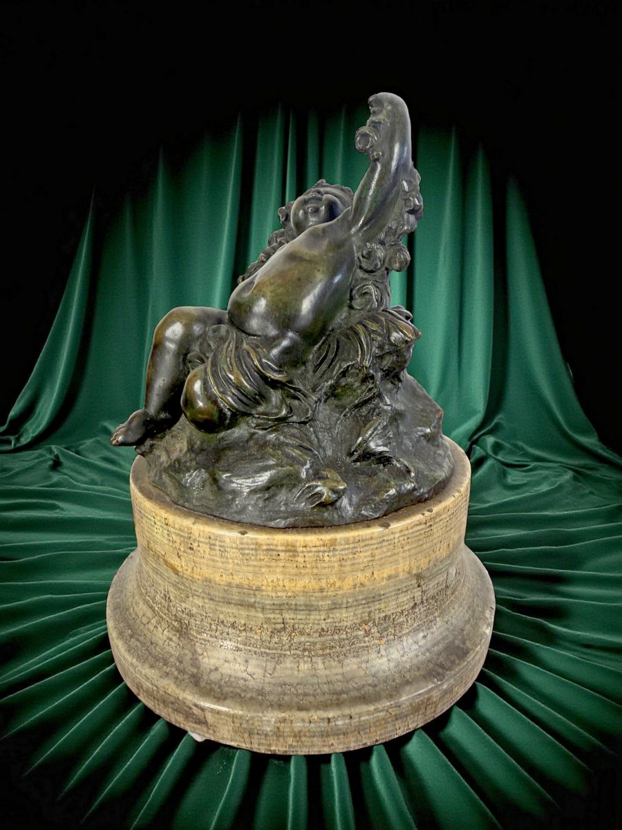 PUTTI EN BRONZE PATINÉ REPOSANT SUR UN SOCLES EN MARBRE EPOQUE FIN XVIIIe-photo-1