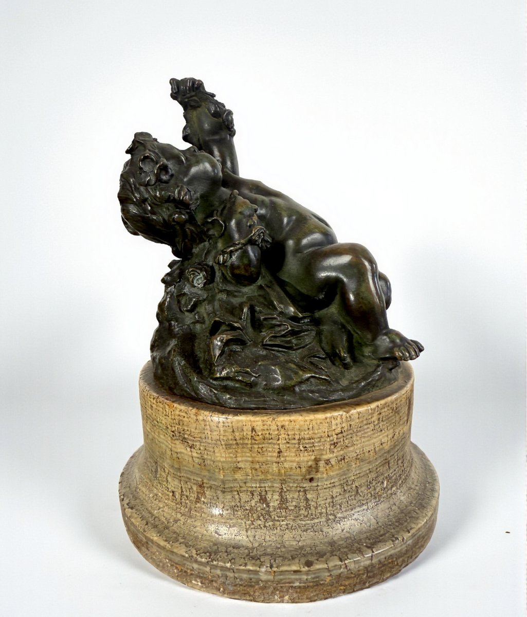 PUTTI EN BRONZE PATINÉ REPOSANT SUR UN SOCLES EN MARBRE EPOQUE FIN XVIIIe-photo-3