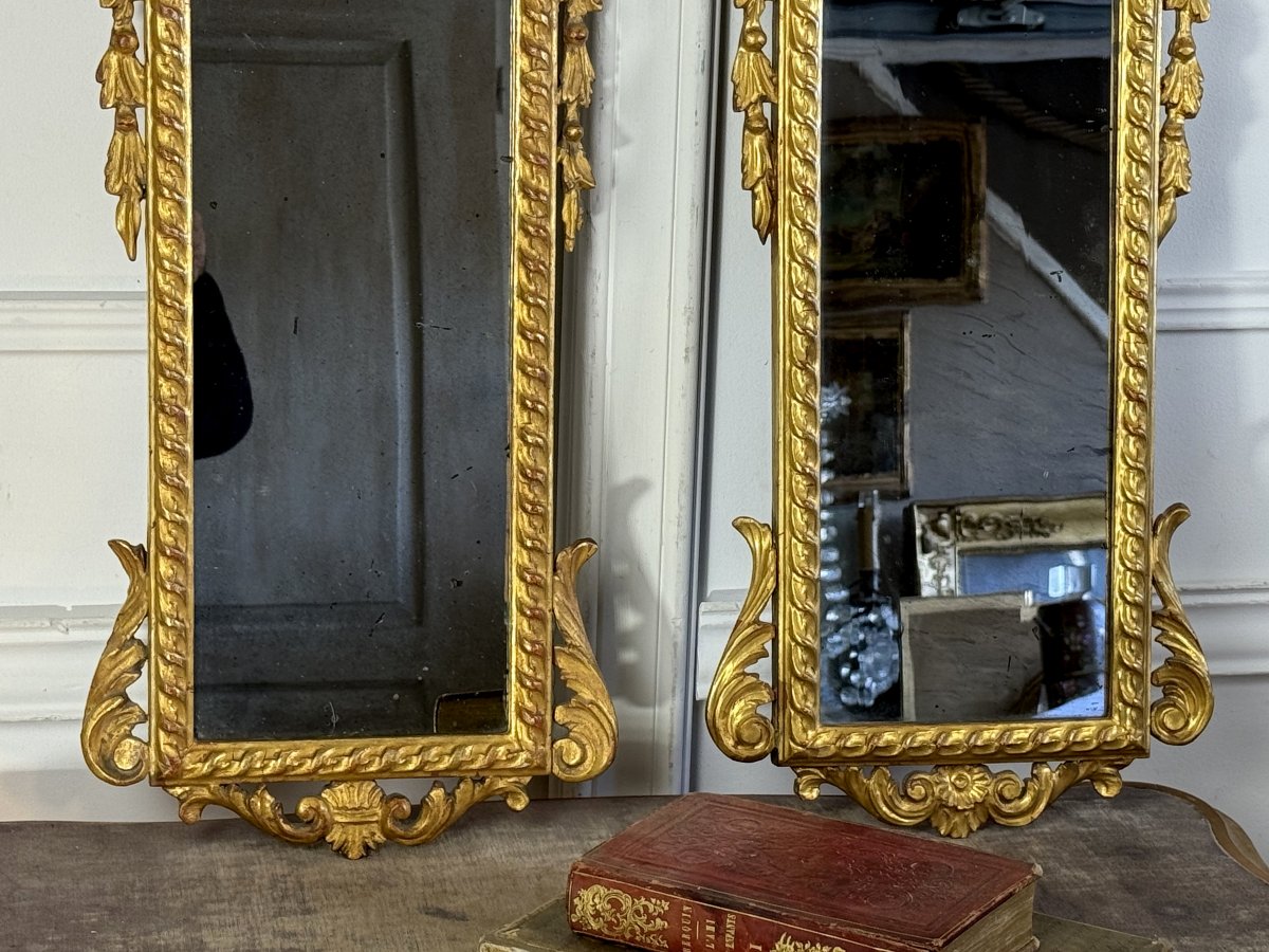 PAIRE DE MIROIRS ITALIEN DU XIXe DE STYLE LOUIS XVI EN BOIS SCULPTÉ ET DORÉ-photo-2