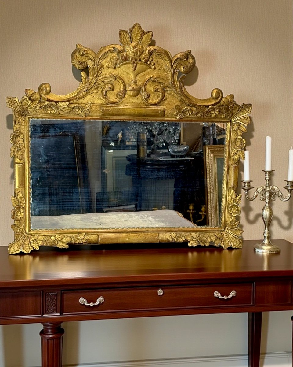 MIROIR RECTANGULAIRE EN BOIS DORÉ ET SCULPTÉ A DECOR DE FLEURS DE STYLE LOUIS XV-photo-3