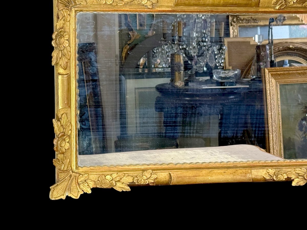 MIROIR RECTANGULAIRE EN BOIS DORÉ ET SCULPTÉ A DECOR DE FLEURS DE STYLE LOUIS XV-photo-6