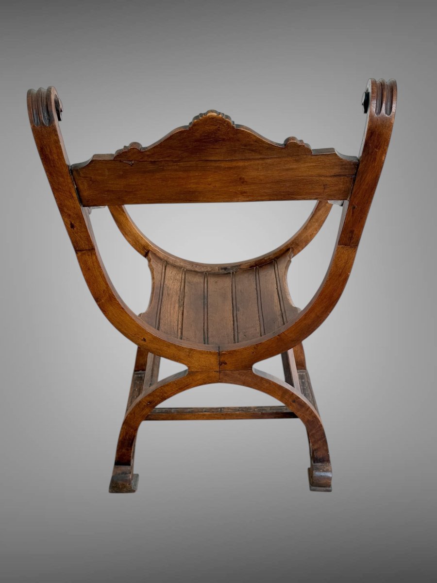 FAUTEUIL DIT " DAGOBERT " EN NOYER SCULPTÉ STYLE NEO- GOTHIQUE-photo-4