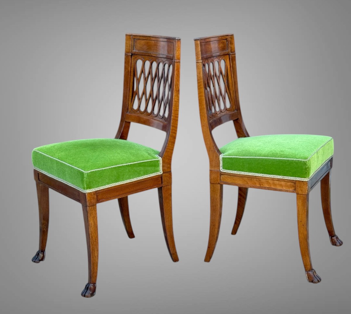 PAIRE DE CHAISES EN ACAJOU DE STYLE EMPIRE AVEC DOSSIERS AJOURÉS BIEN TAPISSÉS-photo-1