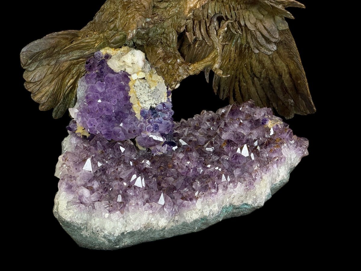 Bronze Sculpture On A Base Adorned With Amethysts Depicting An Eagle Hunting-photo-3