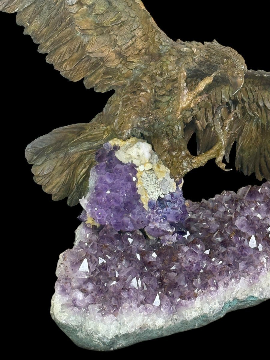 Bronze Sculpture On A Base Adorned With Amethysts Depicting An Eagle Hunting-photo-7