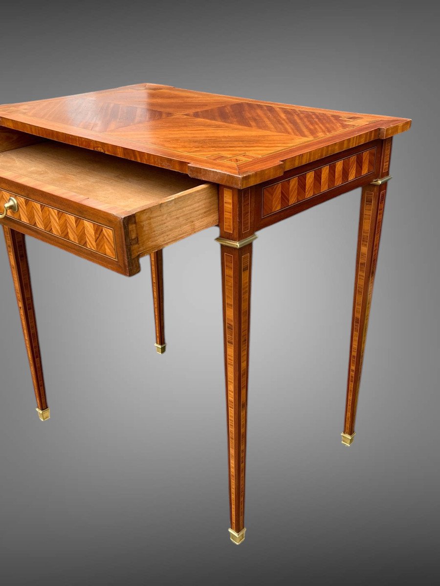 PETIT BUREAU ANCIEN DE STYLE LOUIS XVI EN MARQUETERIE OUVRANT PAR UN TIROIR-photo-5