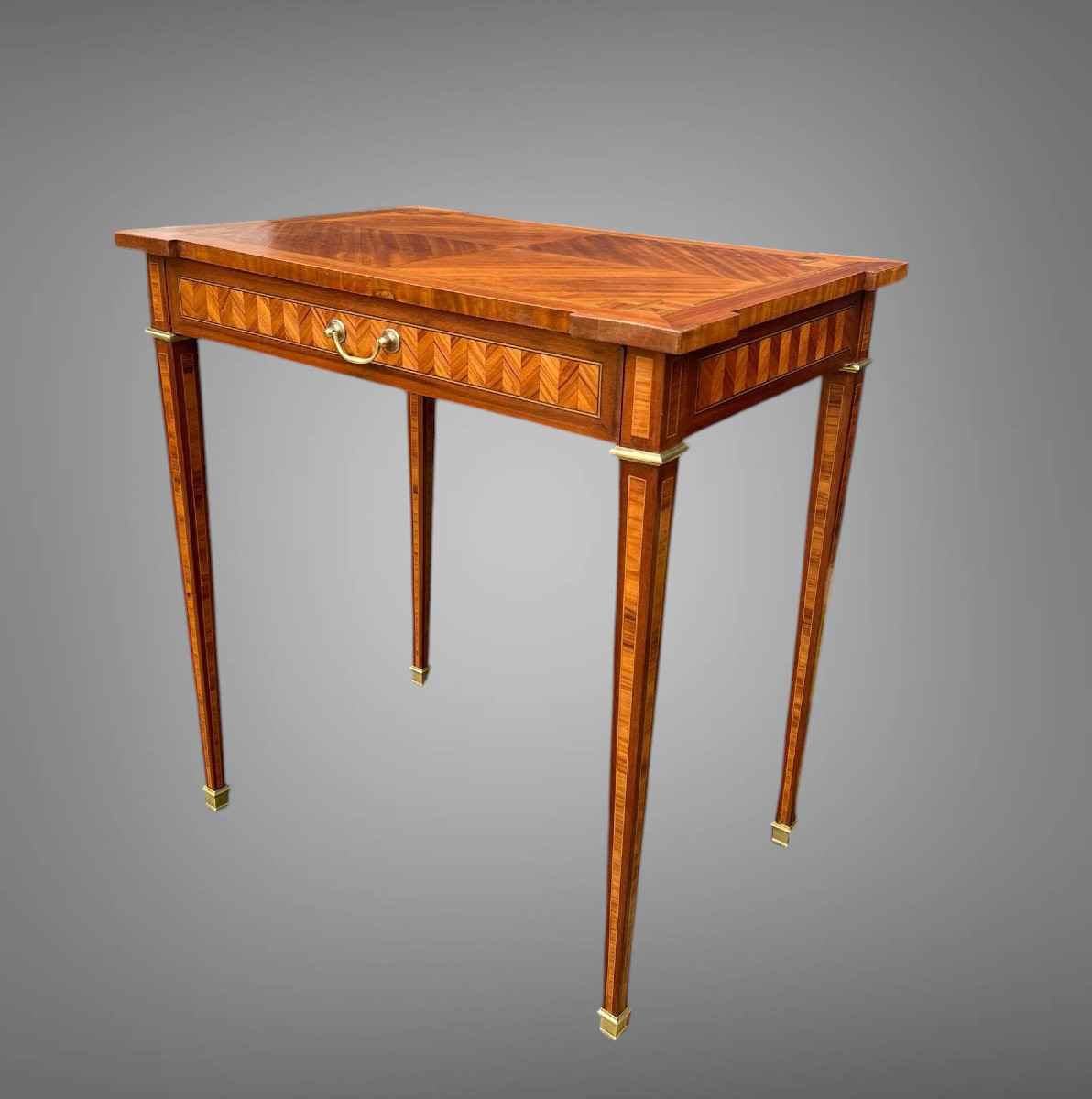 PETIT BUREAU ANCIEN DE STYLE LOUIS XVI EN MARQUETERIE OUVRANT PAR UN TIROIR