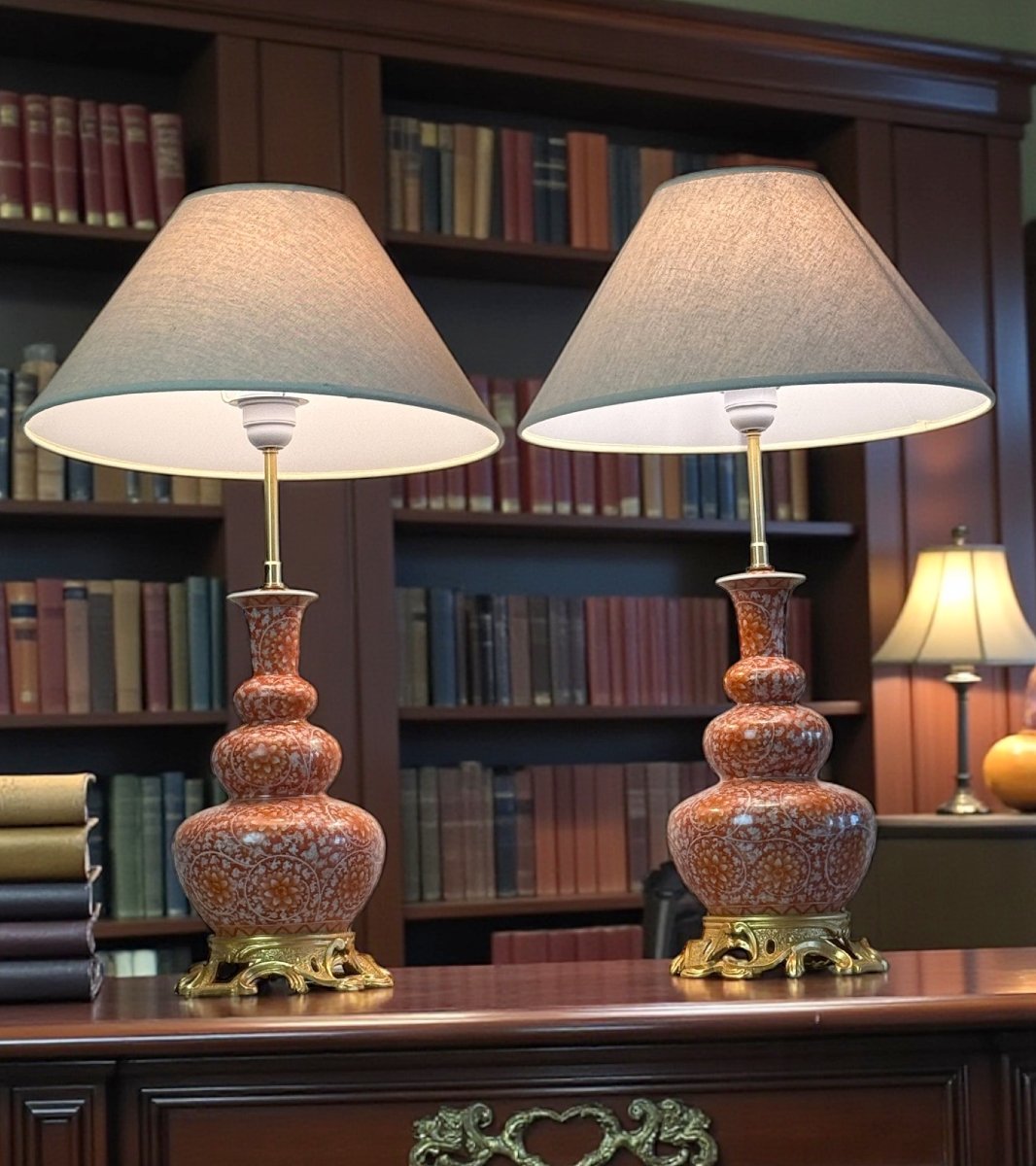 Pair Of Porcelain Lamps Adorned With Gilt Bronze And White/coral Floral Decoration-photo-4
