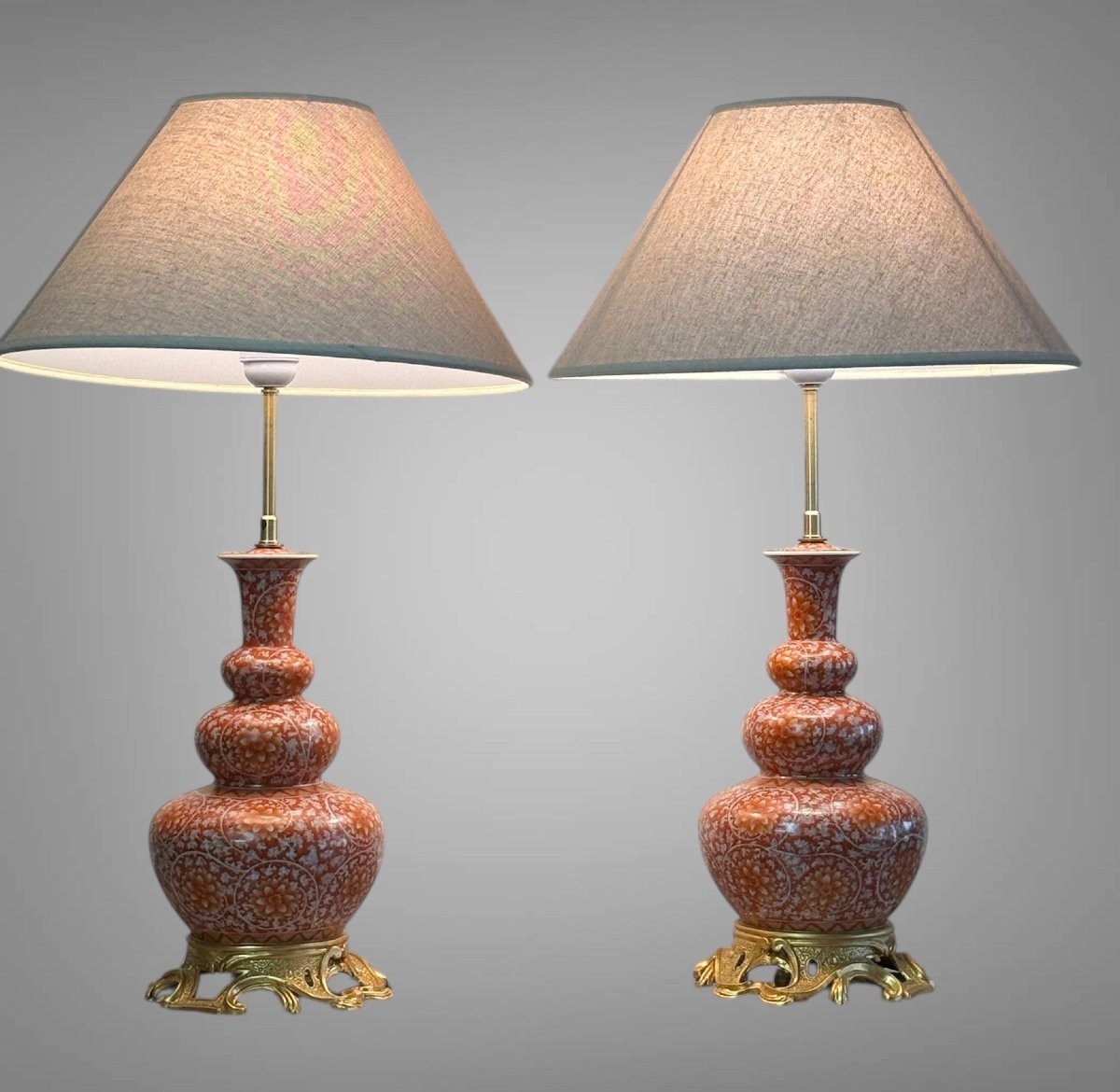 Pair Of Porcelain Lamps Adorned With Gilt Bronze And White/coral Floral Decoration-photo-2