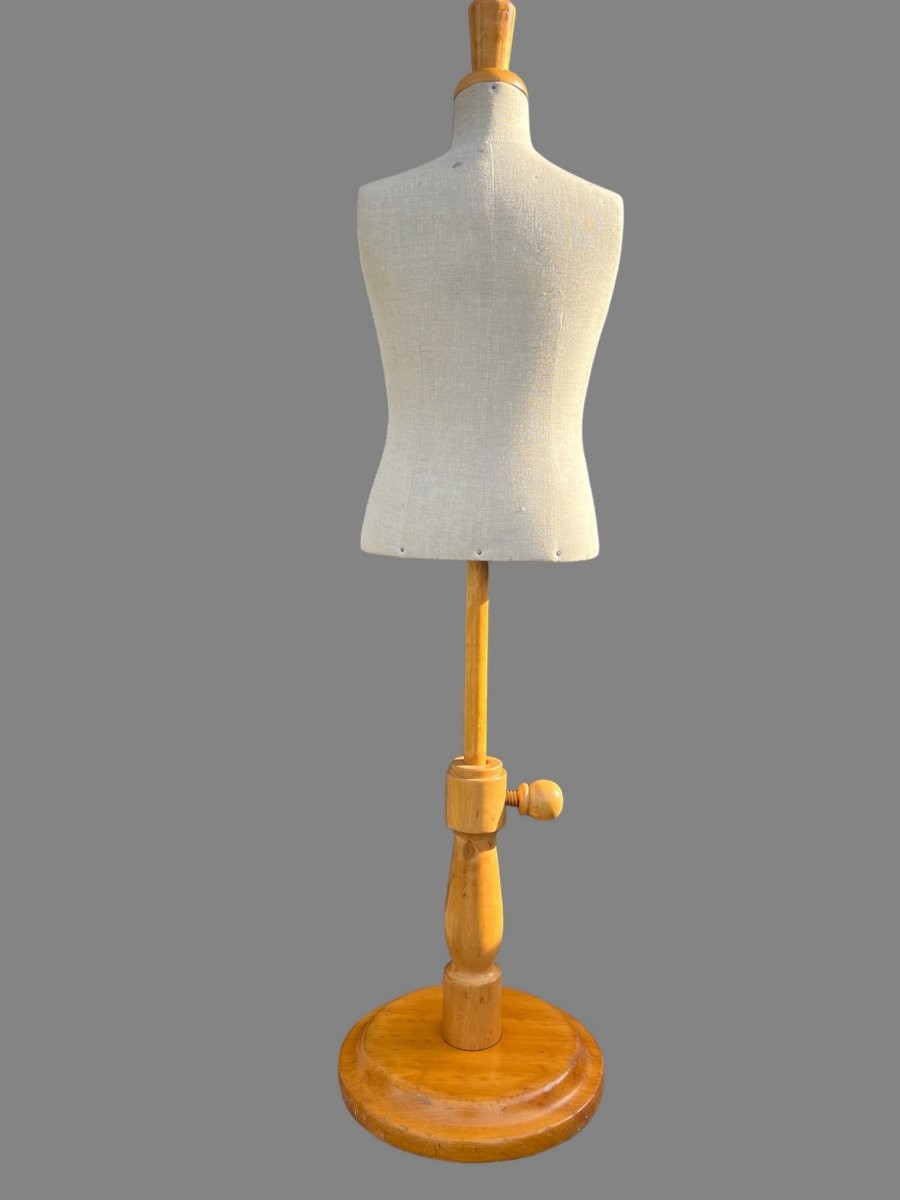 MANNEQUIN D ENFANT DES ANNÉES 50 EN BOIS ET TISSU RÉGLABLE EN HAUTEUR
