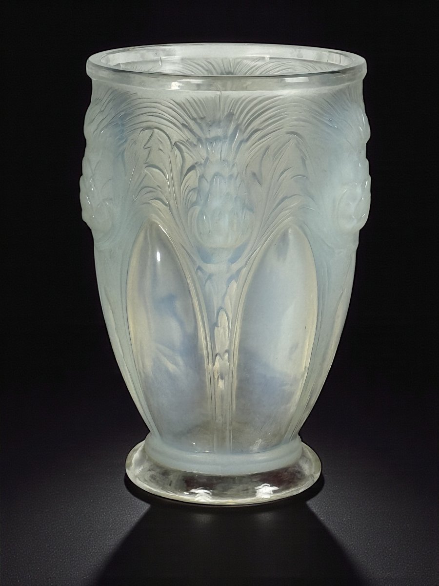 Large Art Nouveau Vase Decorated With Thistles, Made Of Opalescent Verlys Glass-photo-3