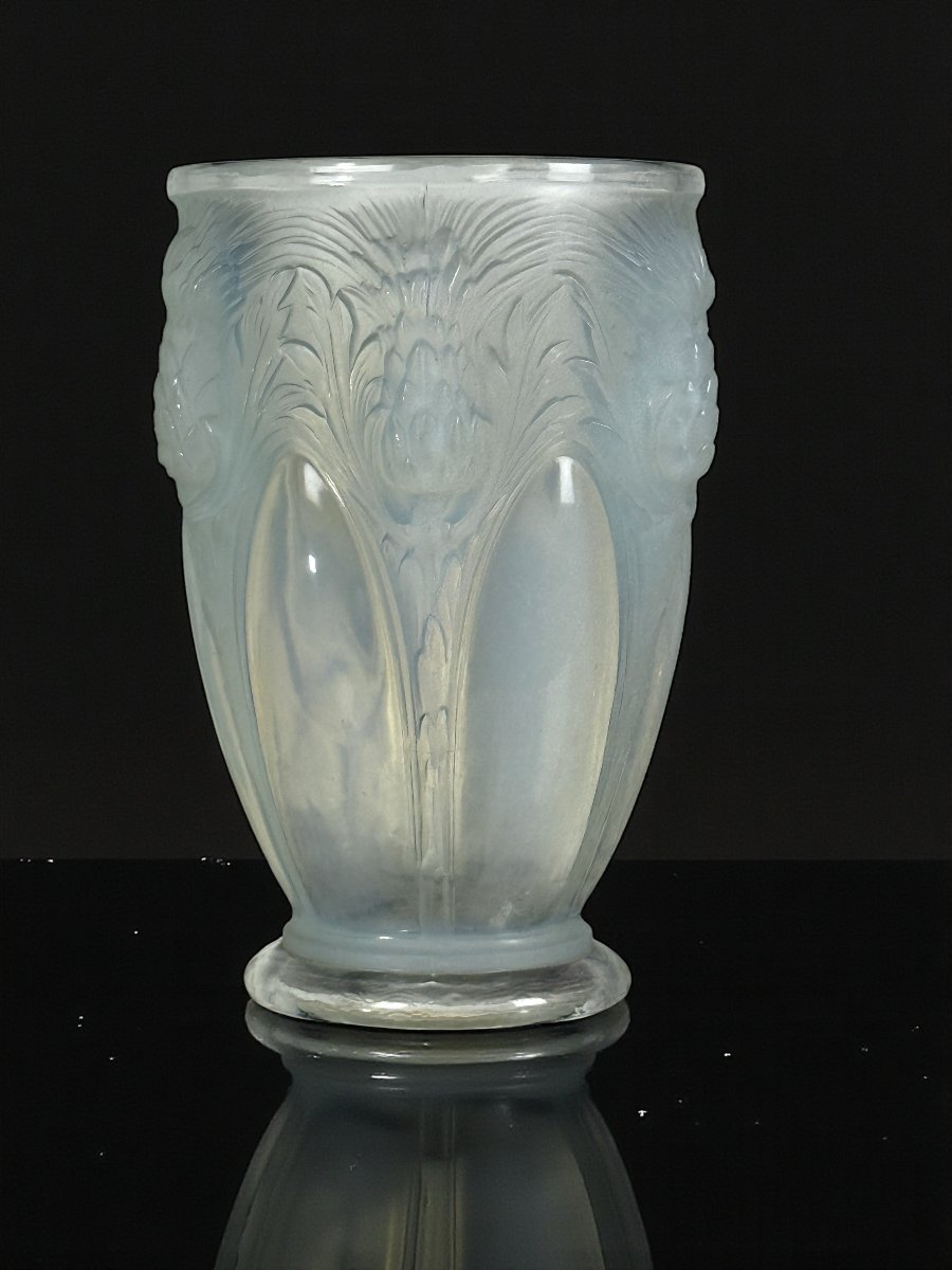 Large Art Nouveau Vase Decorated With Thistles, Made Of Opalescent Verlys Glass-photo-4