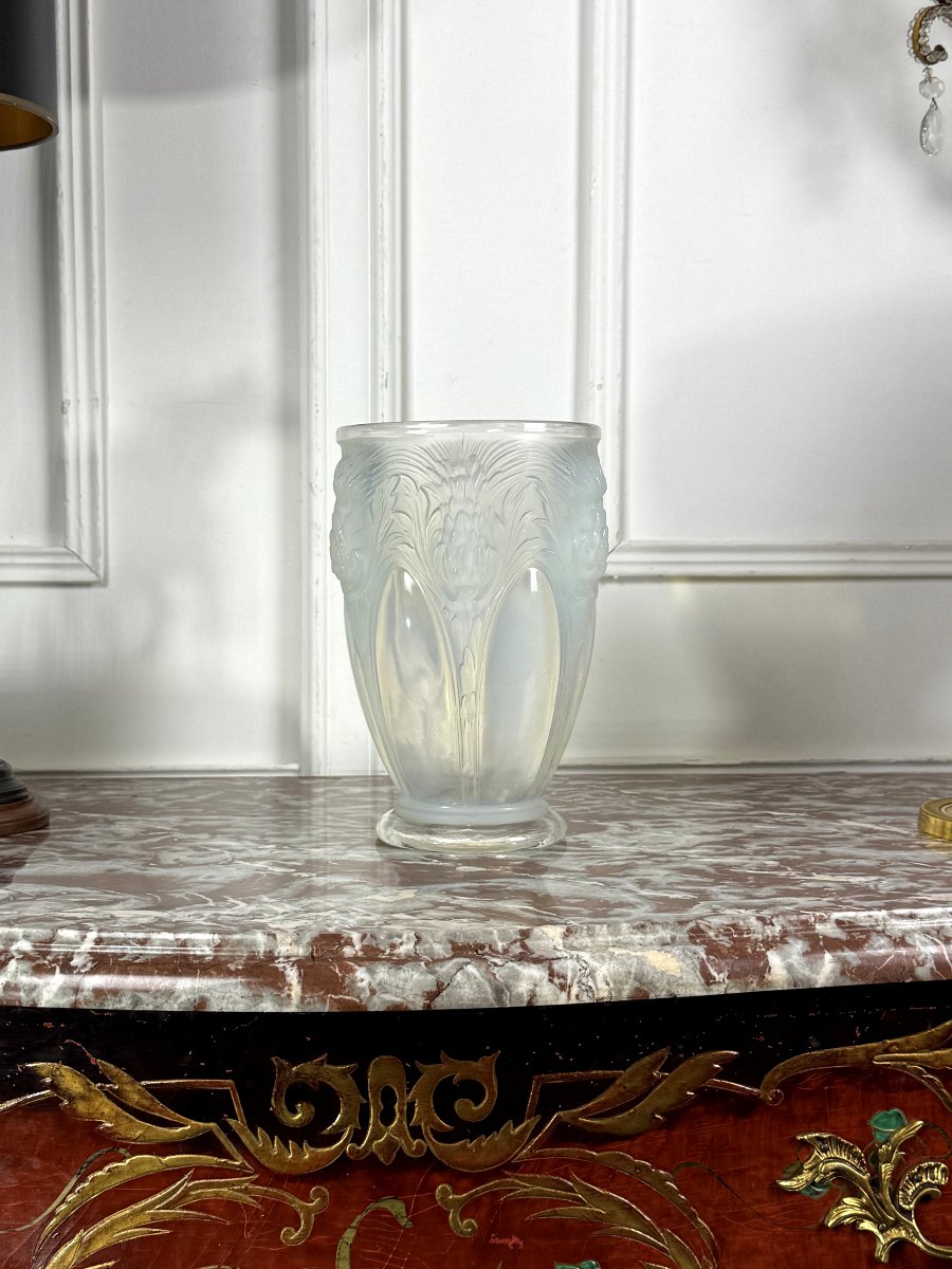 Large Art Nouveau Vase Decorated With Thistles, Made Of Opalescent Verlys Glass-photo-6