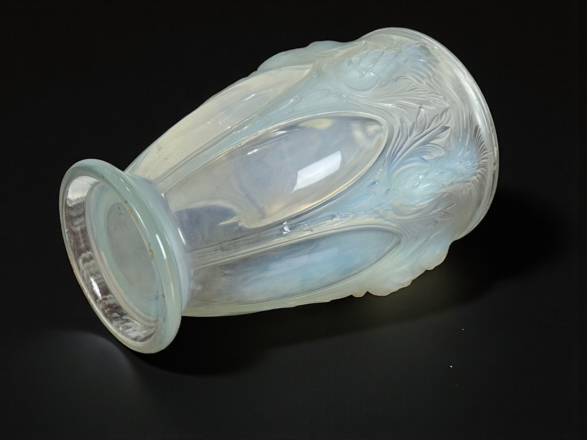Large Art Nouveau Vase Decorated With Thistles, Made Of Opalescent Verlys Glass-photo-7