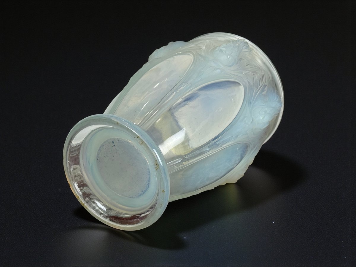 Large Art Nouveau Vase Decorated With Thistles, Made Of Opalescent Verlys Glass-photo-8