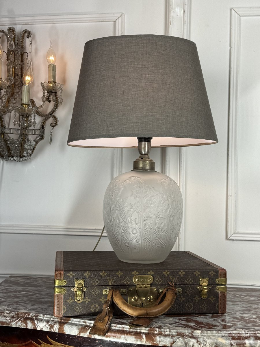 Pair Of Lalique-style Lamps With "acanthus Leaf" Decoration, Opalescent Glass-photo-1