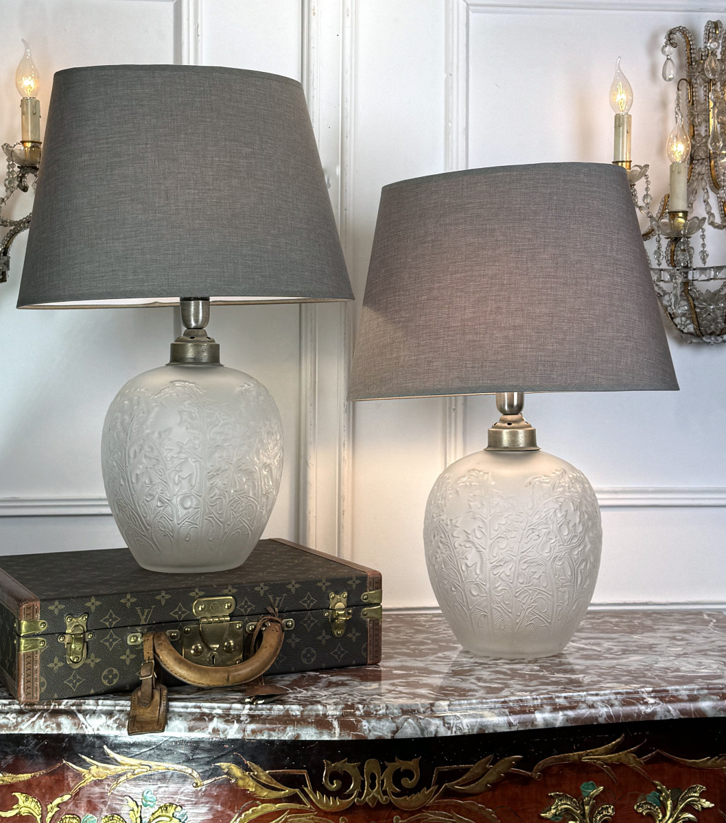 Pair Of Lalique-style Lamps With "acanthus Leaf" Decoration, Opalescent Glass