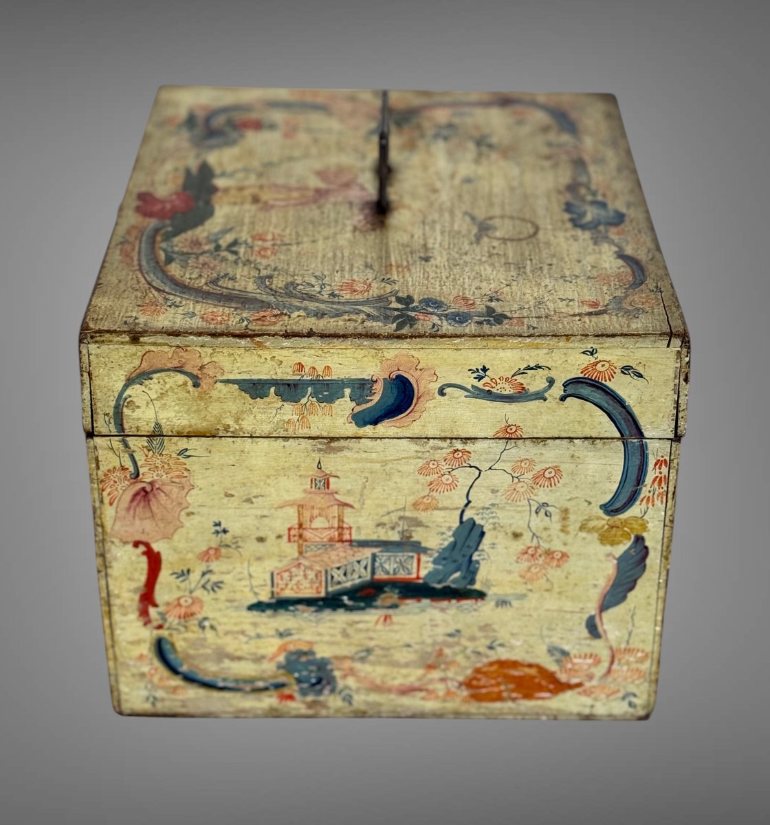 17th Century Decorative Travel Box In Polychrome Painted Wood On A Light Background-photo-8