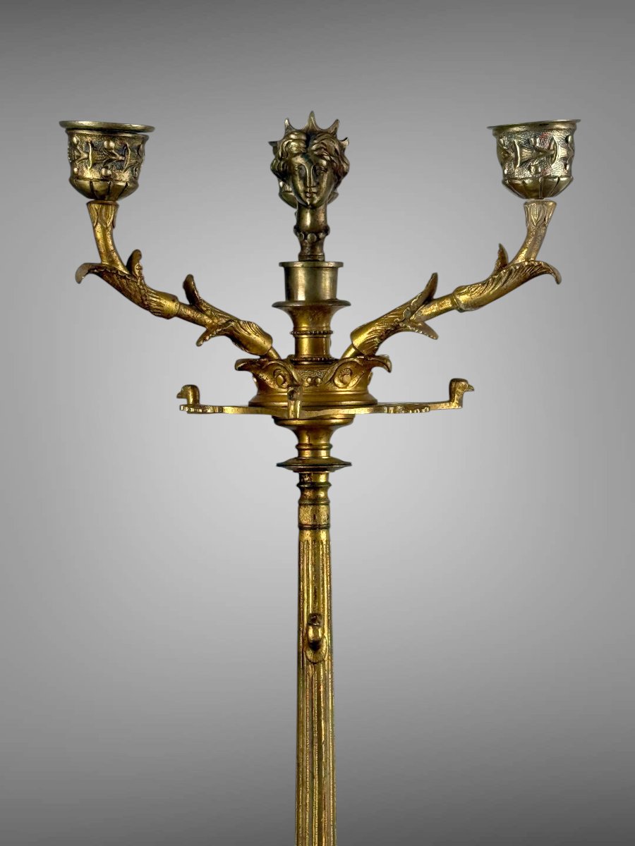 GRANDES PAIRE DE CANDÉLABRES A TROIS BRANCHES EN BRONZE DORÉ ET PATINÉS DU XIXe-photo-1