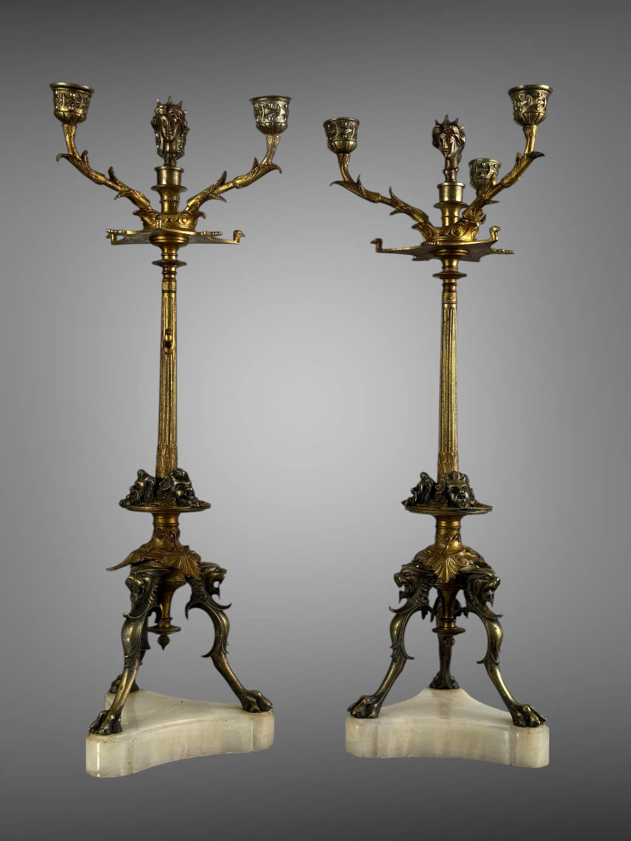 GRANDES PAIRE DE CANDÉLABRES A TROIS BRANCHES EN BRONZE DORÉ ET PATINÉS DU XIXe