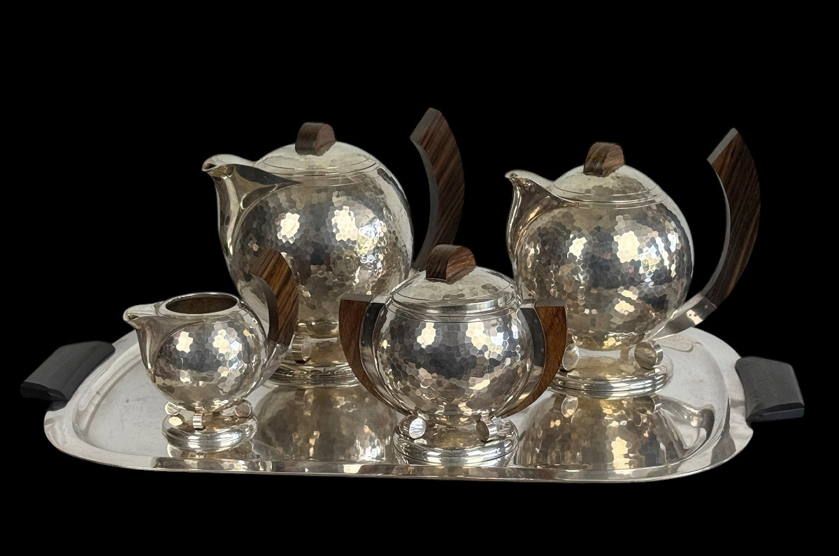 JEAN DEPRÉS ( 1889-1980 ) / SERVICE A THÉ ET CAFÉ EN MÉTAL ARGENTÉ MARTELÉ SIGNÉ