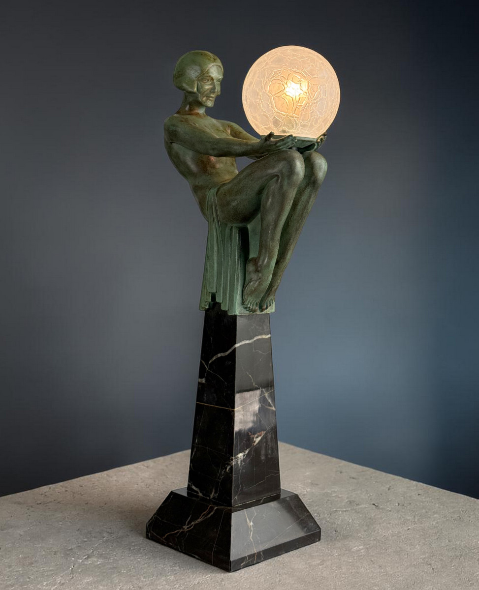 LAMPE ART DÉCO MAX LE VERRIER " ÉNIGME " SIGNÉ ET CACHET ( FEMME ASSISE )