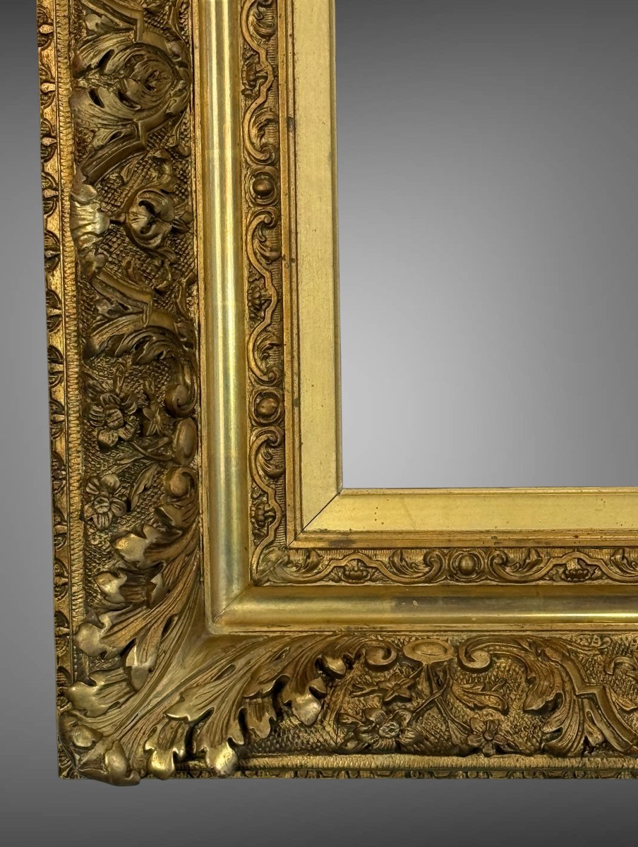 Richly Sculptured 19th Century Frame In Wood And Gilded Stuc For Painting 47 Cm X 36 Cm-photo-2