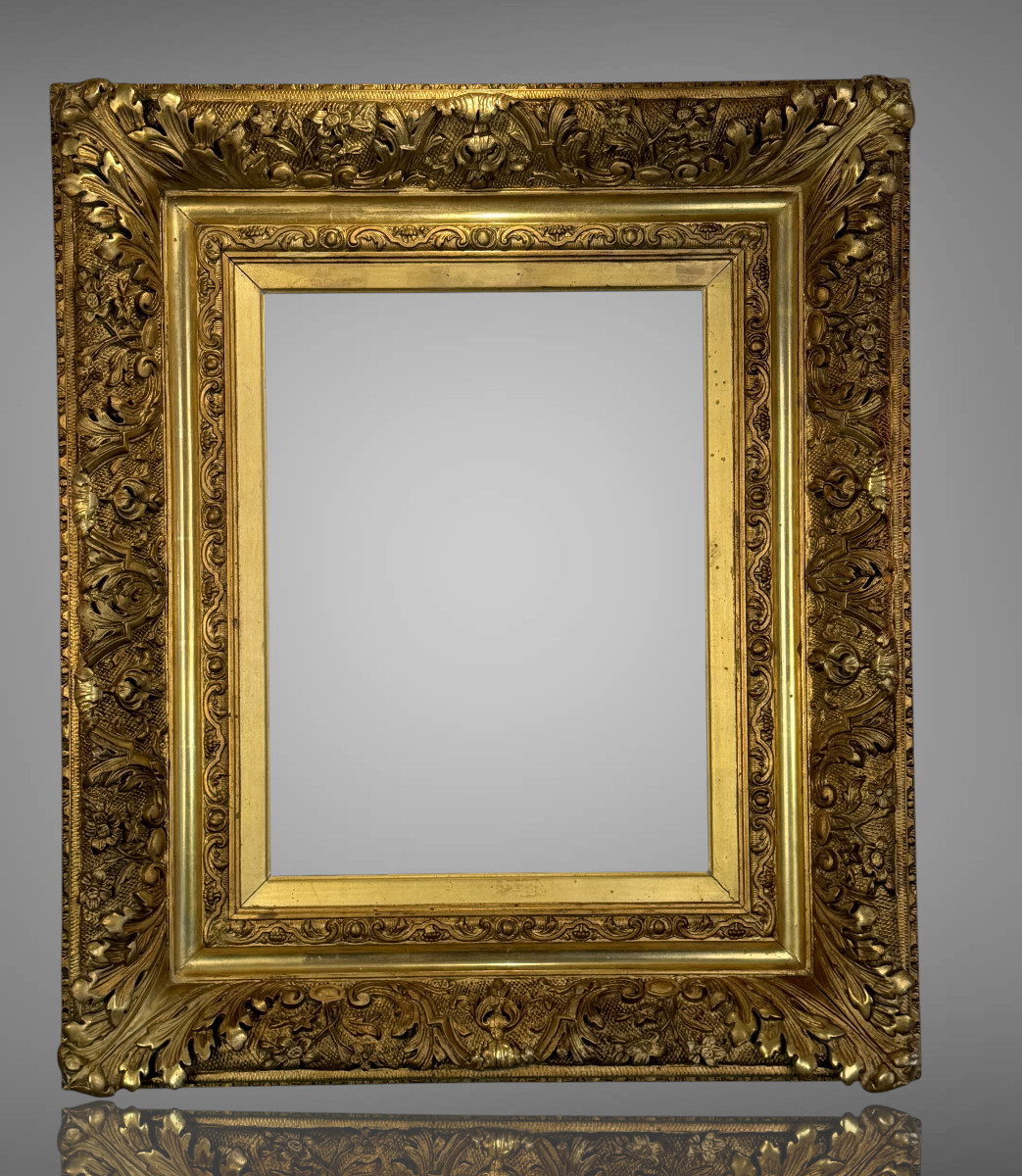 Richly Sculptured 19th Century Frame In Wood And Gilded Stuc For Painting 47 Cm X 36 Cm