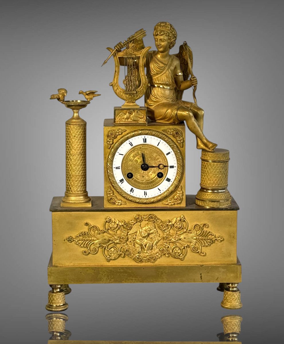 PENDULE ÉPOQUE EMPIRE EN BRONZE DORÉ A DECOR D'EROS JOUANT DE LA HARPE-photo-3