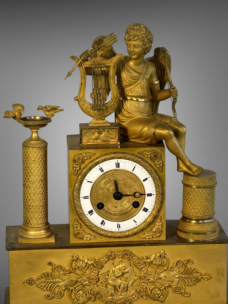 PENDULE ÉPOQUE EMPIRE EN BRONZE DORÉ A DECOR D'EROS JOUANT DE LA HARPE-photo-4