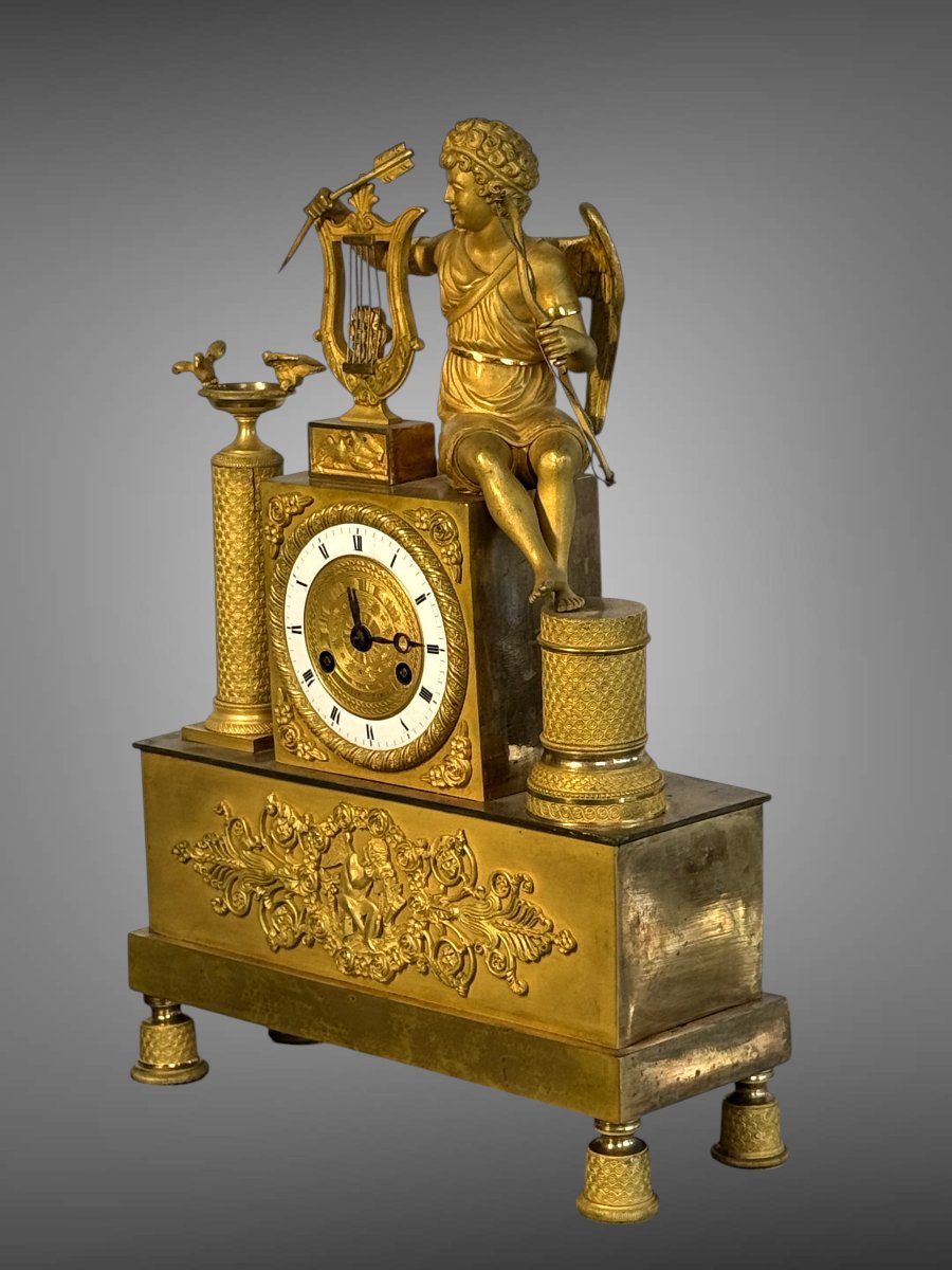 PENDULE ÉPOQUE EMPIRE EN BRONZE DORÉ A DECOR D'EROS JOUANT DE LA HARPE-photo-6